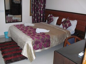 Premium bedding, down duvets, Select Comfort beds - Hotel Eurostar International (New Delhi)