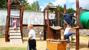 Children’s play area – outdoor