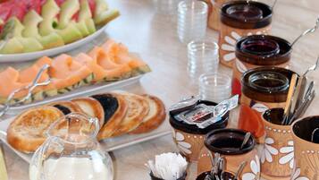 Free daily buffet breakfast