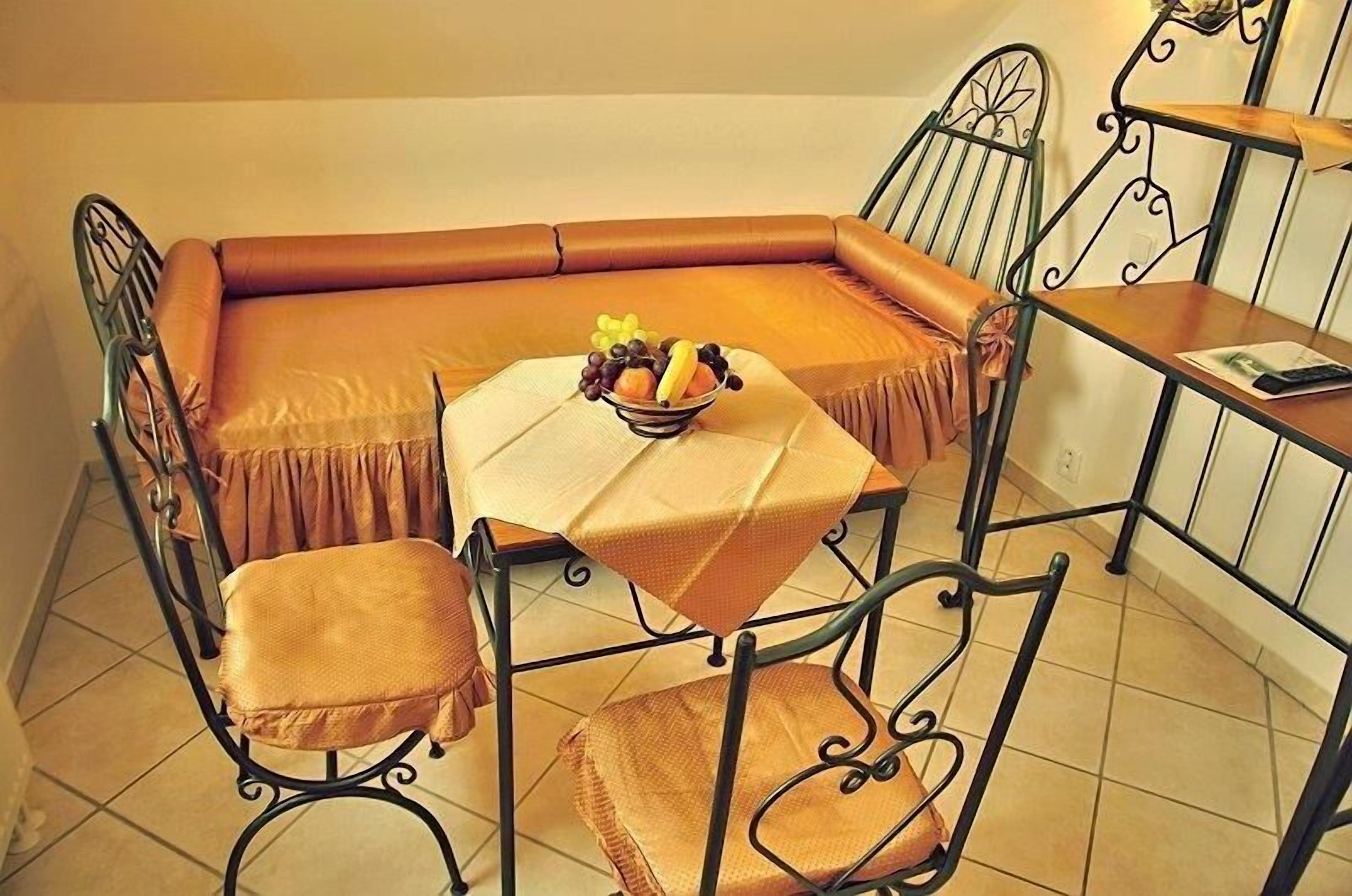 deluxe double room | living area | lcd tv