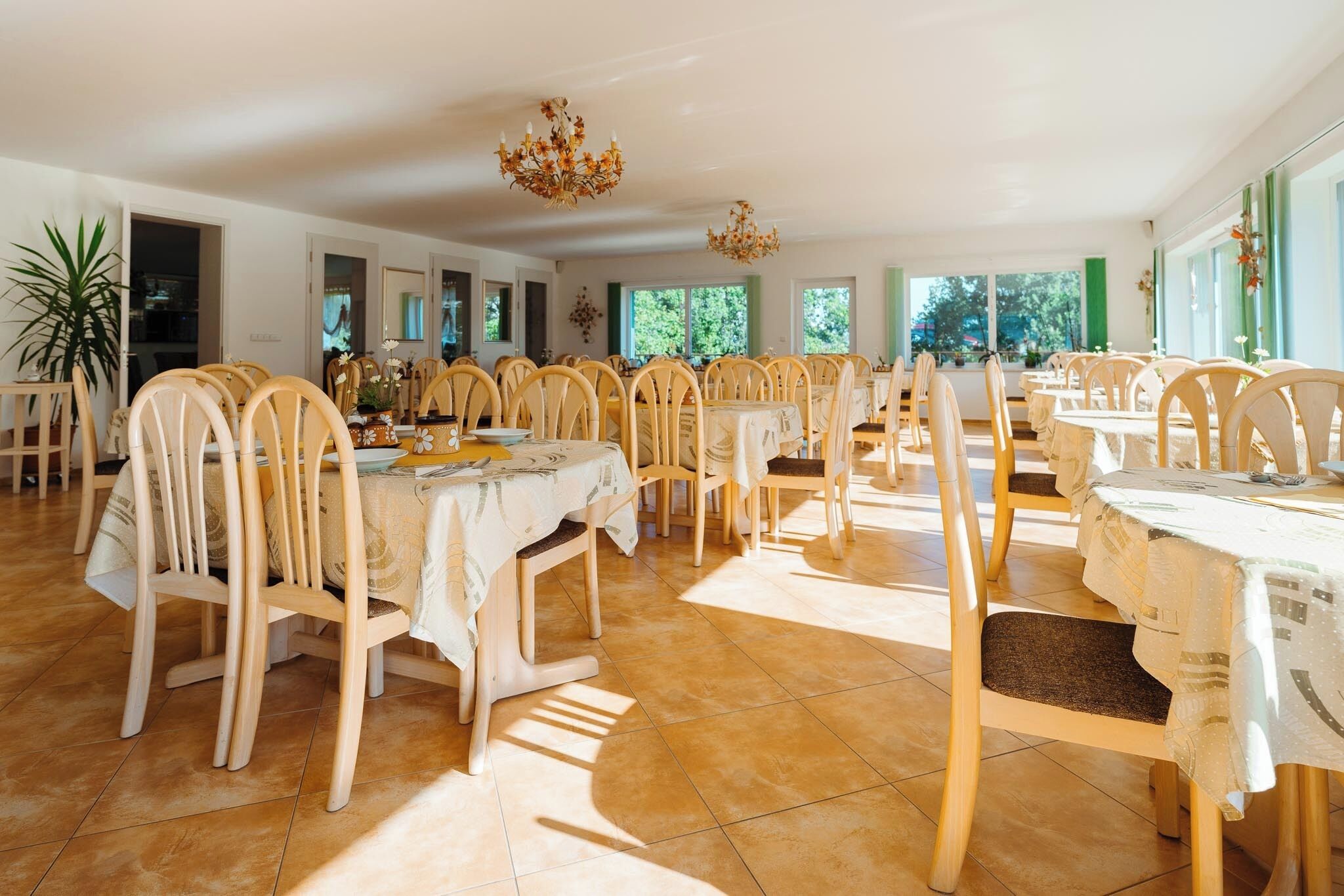 Free daily buffet breakfast
