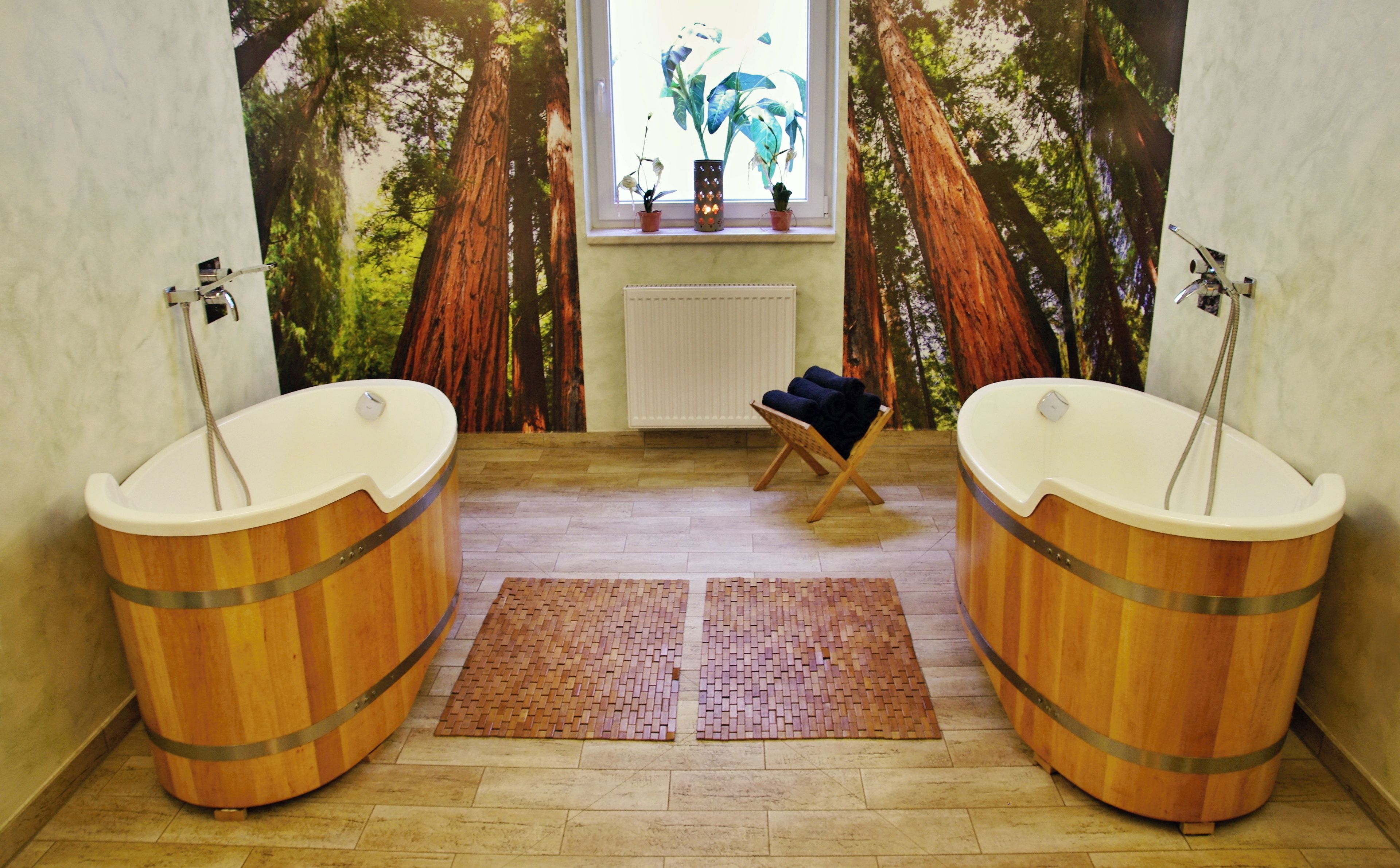 sauna, hot tub, body treatments, mud baths, aromatherapy