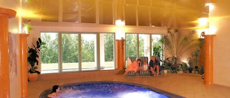 Indoor pool, sun loungers