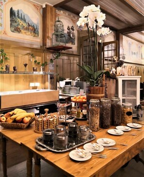 Free daily buffet breakfast - Alpenrose Hotel & Gardens (Wilderswil)
