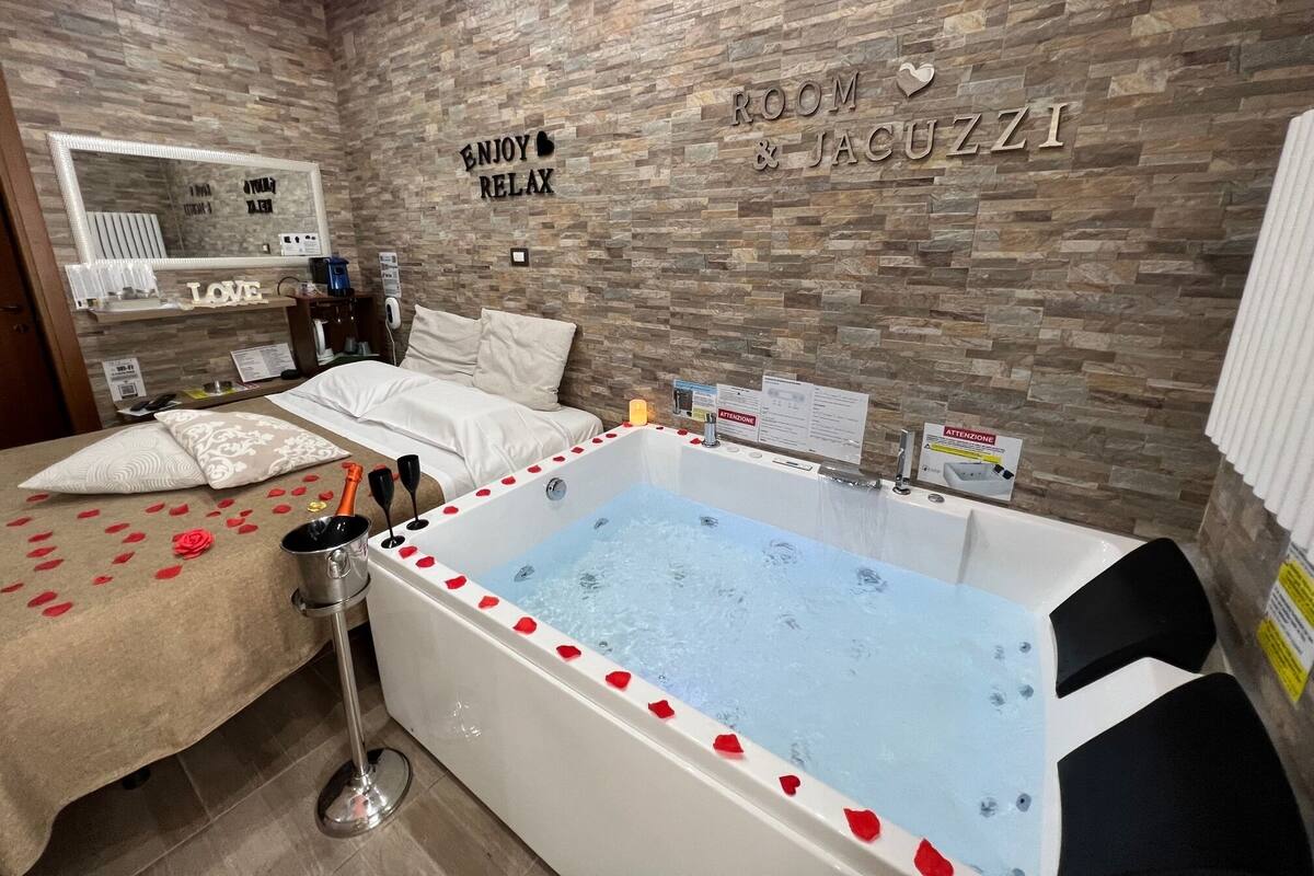 Comfort Room, 1 Bedroom, Hot Tub, Garden View | Private spa tub