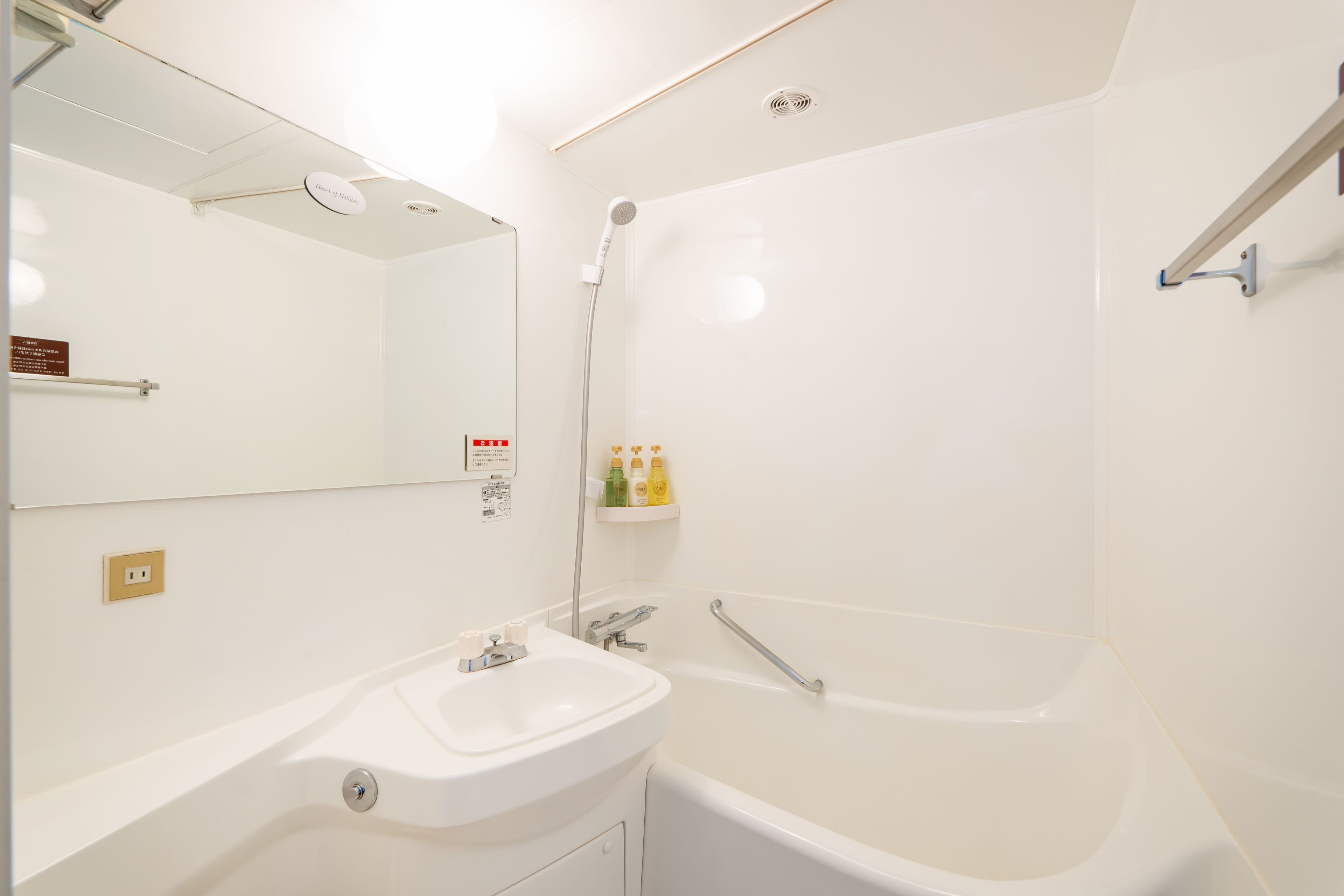 combined shower/bathtub, free toiletries, hair dryer, slippers