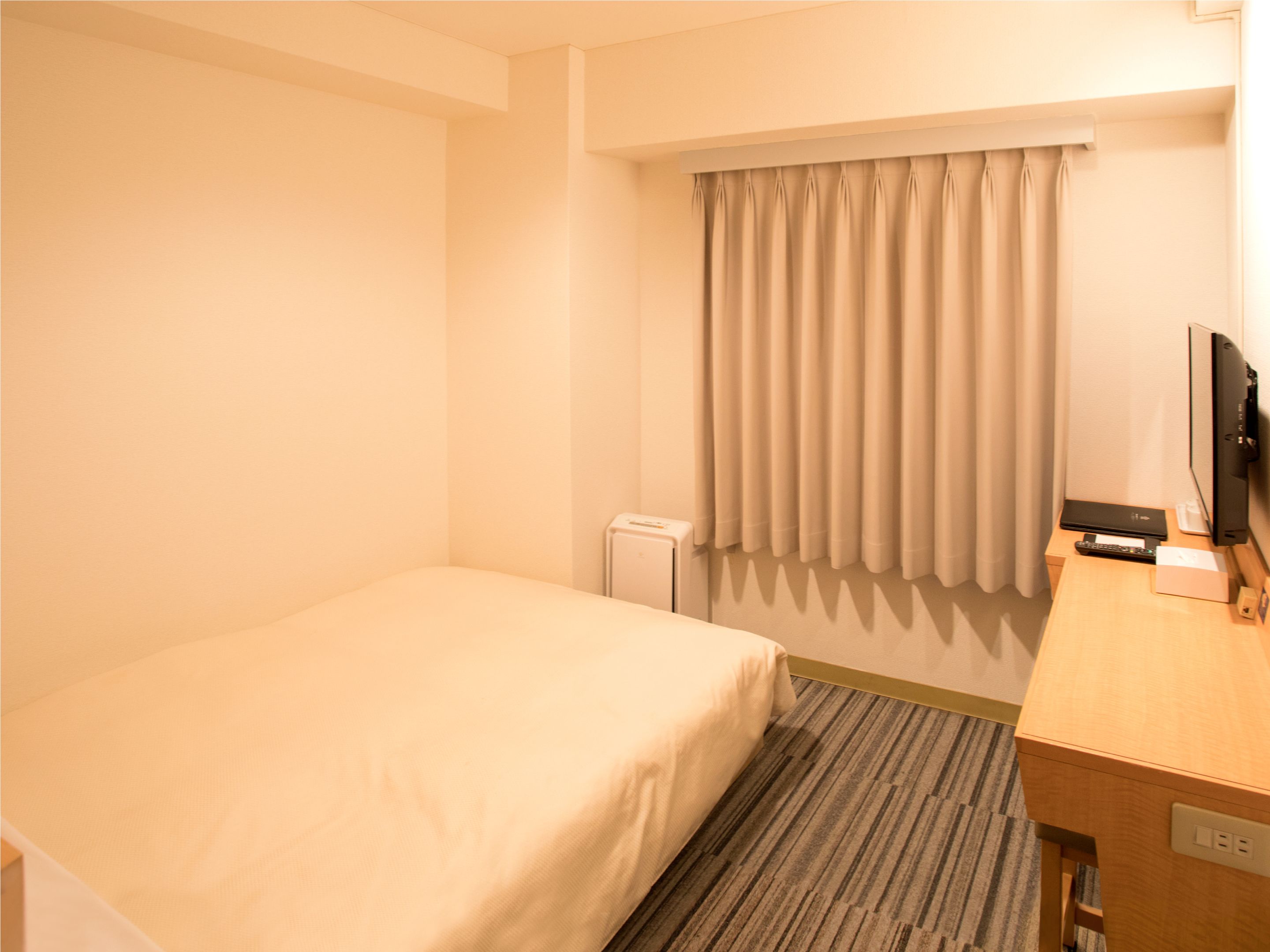 desk, blackout curtains, free wifi, wheelchair access