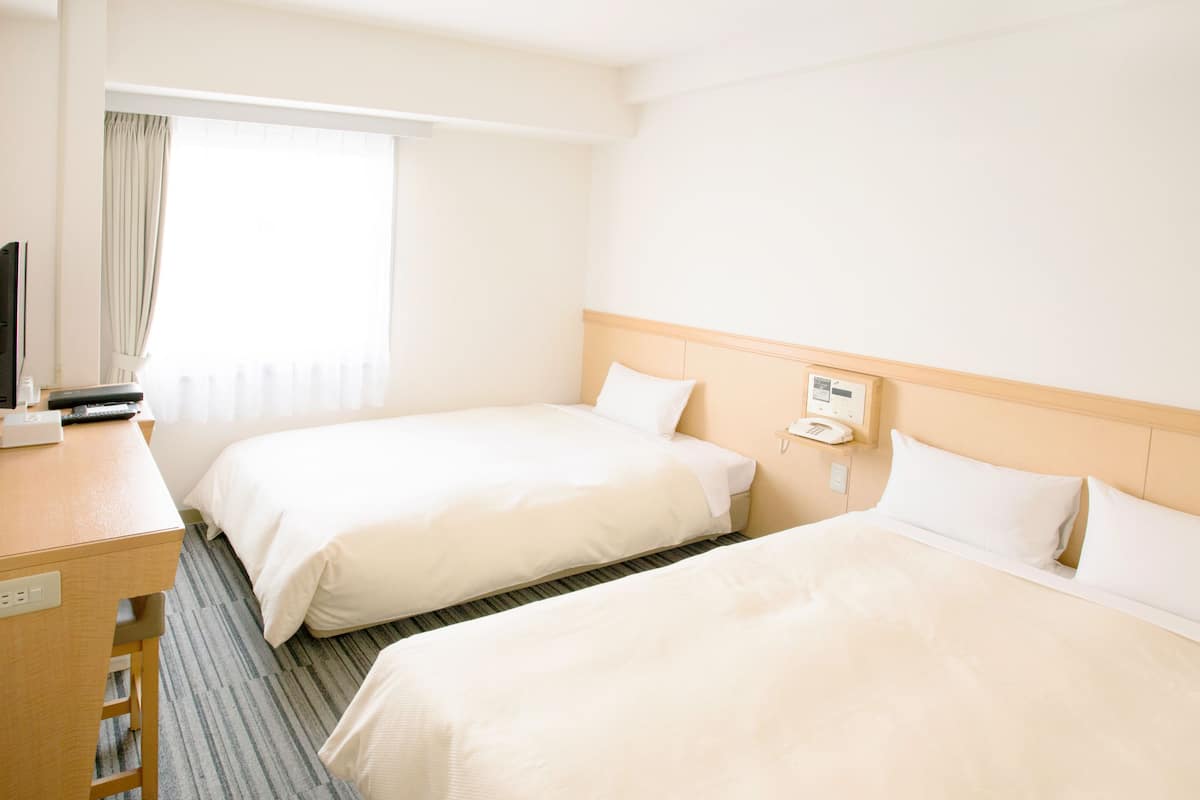 desk, blackout curtains, free wifi, wheelchair access