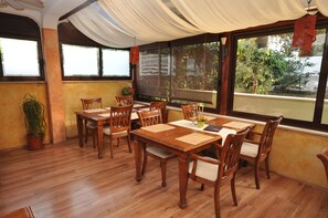 Breakfast area - Villa Cezar (Kastela)