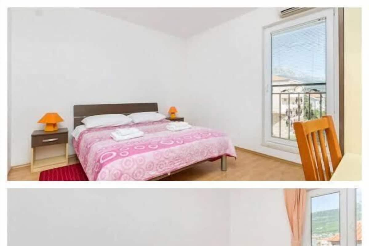 Economy Double or Twin Room | Desk, iron/ironing board, free cribs/infant beds, rollaway beds