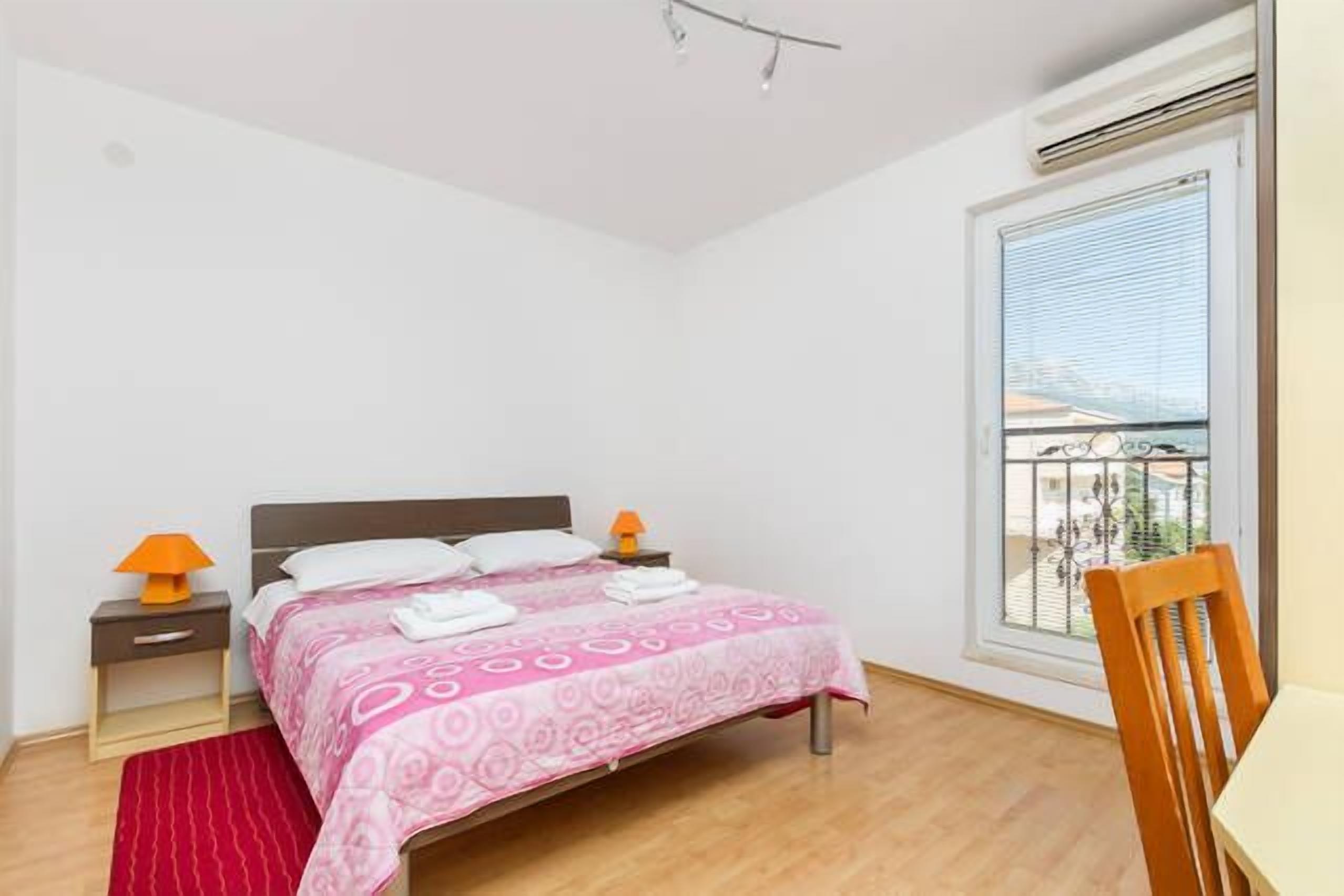 Economy-Doppel- oder -Zweibettzimmer | Schreibtisch, Bügeleisen/Bügelbrett, kostenlose Babybetten