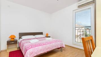 Economy-Doppel- oder -Zweibettzimmer | Schreibtisch, Bügeleisen/Bügelbrett, kostenlose Babybetten