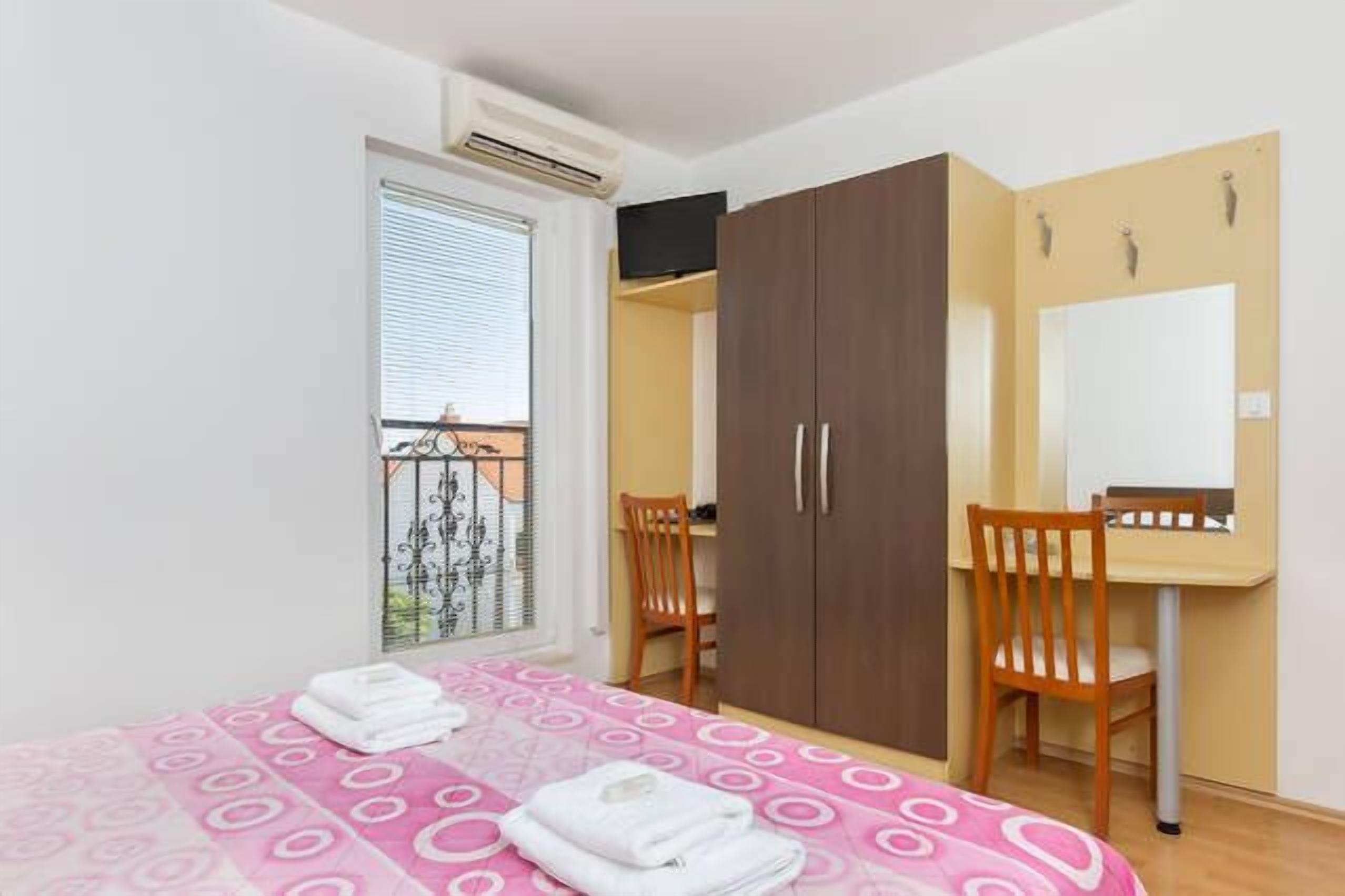 economy double or twin room | desk, iron/ironing board, free cots/infant beds, rollaway beds