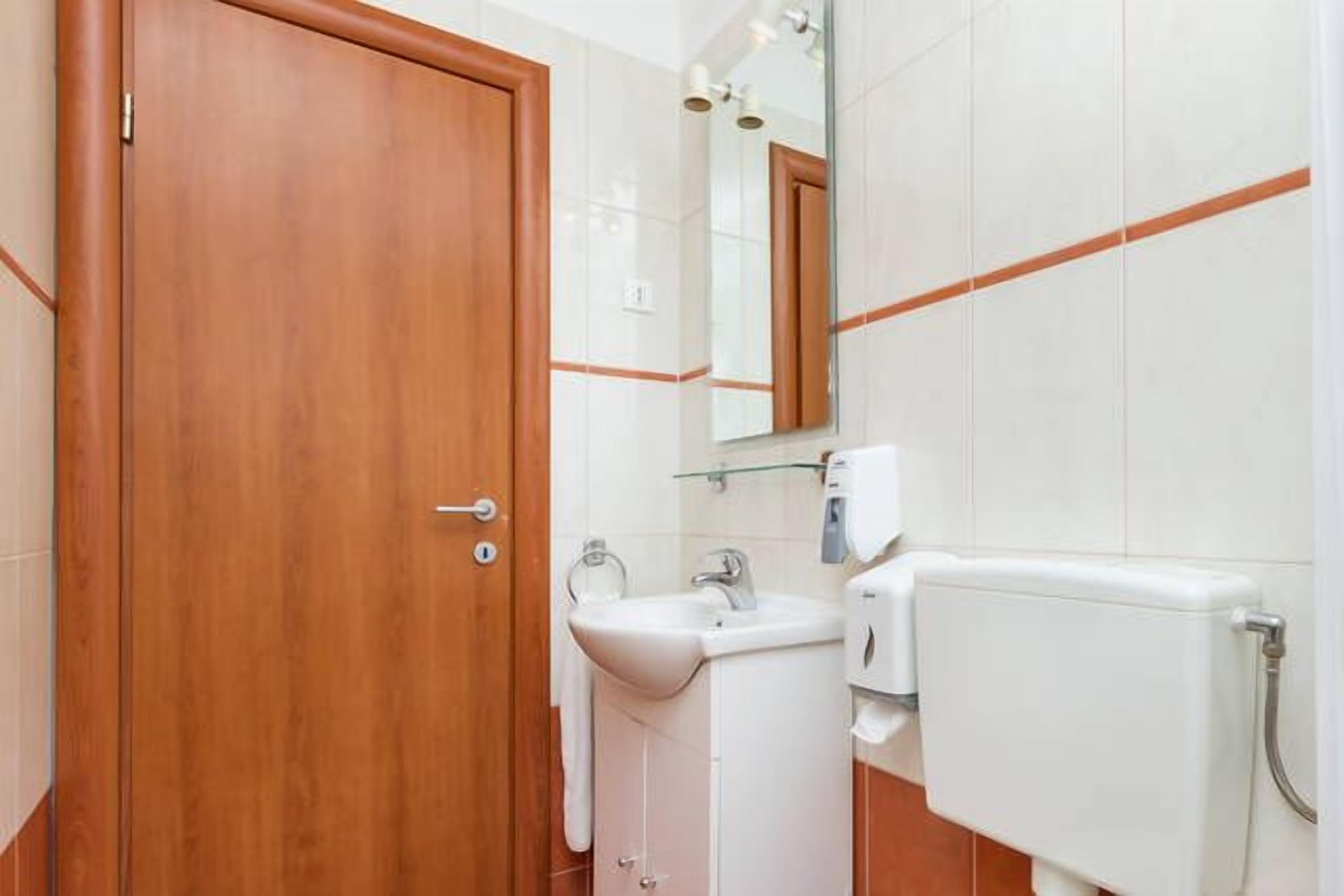 double room (with airport transfer) | bathroom | free toiletries, hair dryer, towels