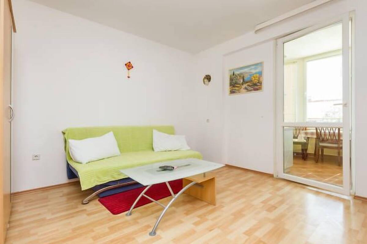 desk, iron/ironing board, free cots/infant beds, rollaway beds