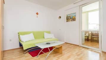 Schreibtisch, Bügeleisen/Bügelbrett, kostenlose Babybetten