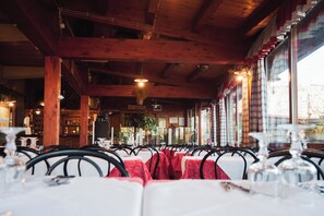 Breakfast, lunch, dinner served; local cuisine, garden views