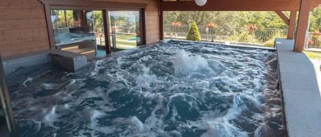 Couples treatment room(s), sauna, hot tub, Turkish bath/hammam