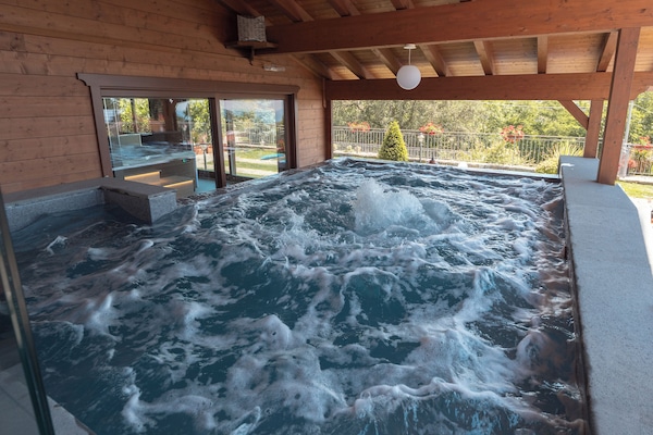 Couples treatment rooms, sauna, hot tub, Turkish bath, body treatments