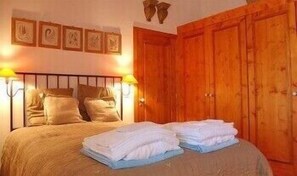 In-room safe, desk, iron/ironing board, cots/infant beds