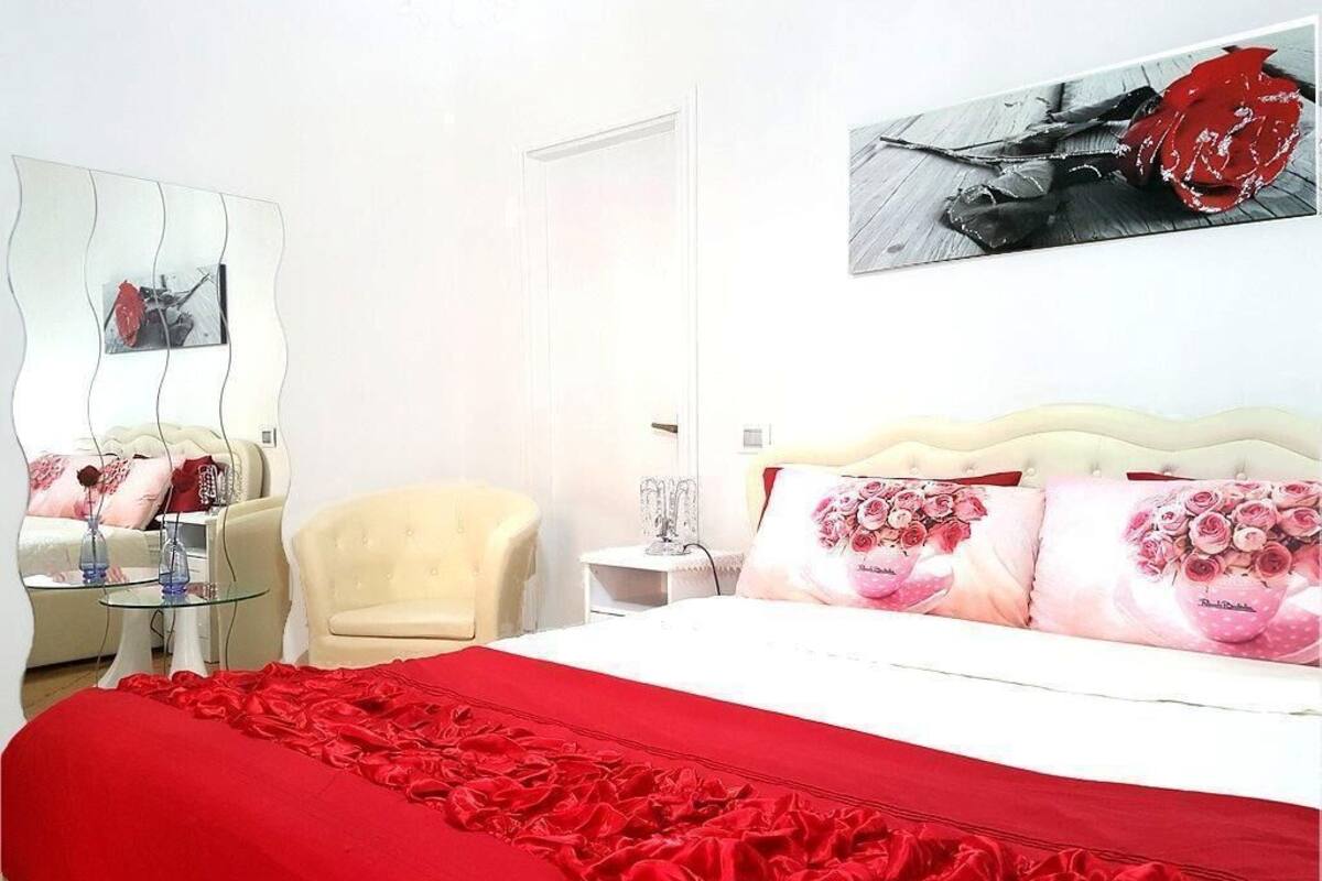 Double Room | Desk, soundproofing, cribs (free), rollaway beds (surcharge)