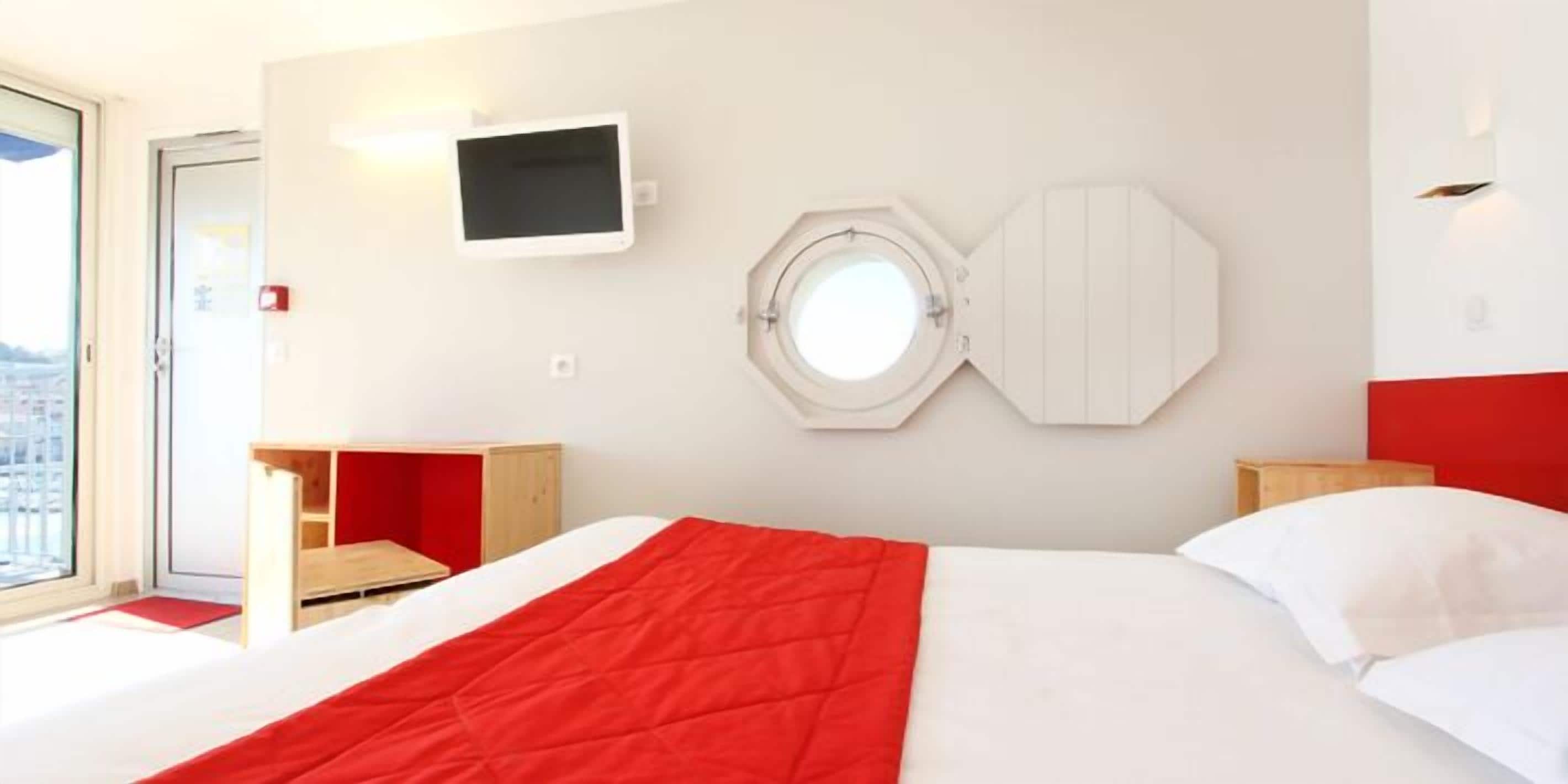 premium bedding, in-room safe, soundproofing, free wifi