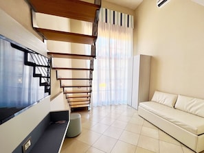 Doppia Tripla con Patio | Desk, WiFi, bed sheets
