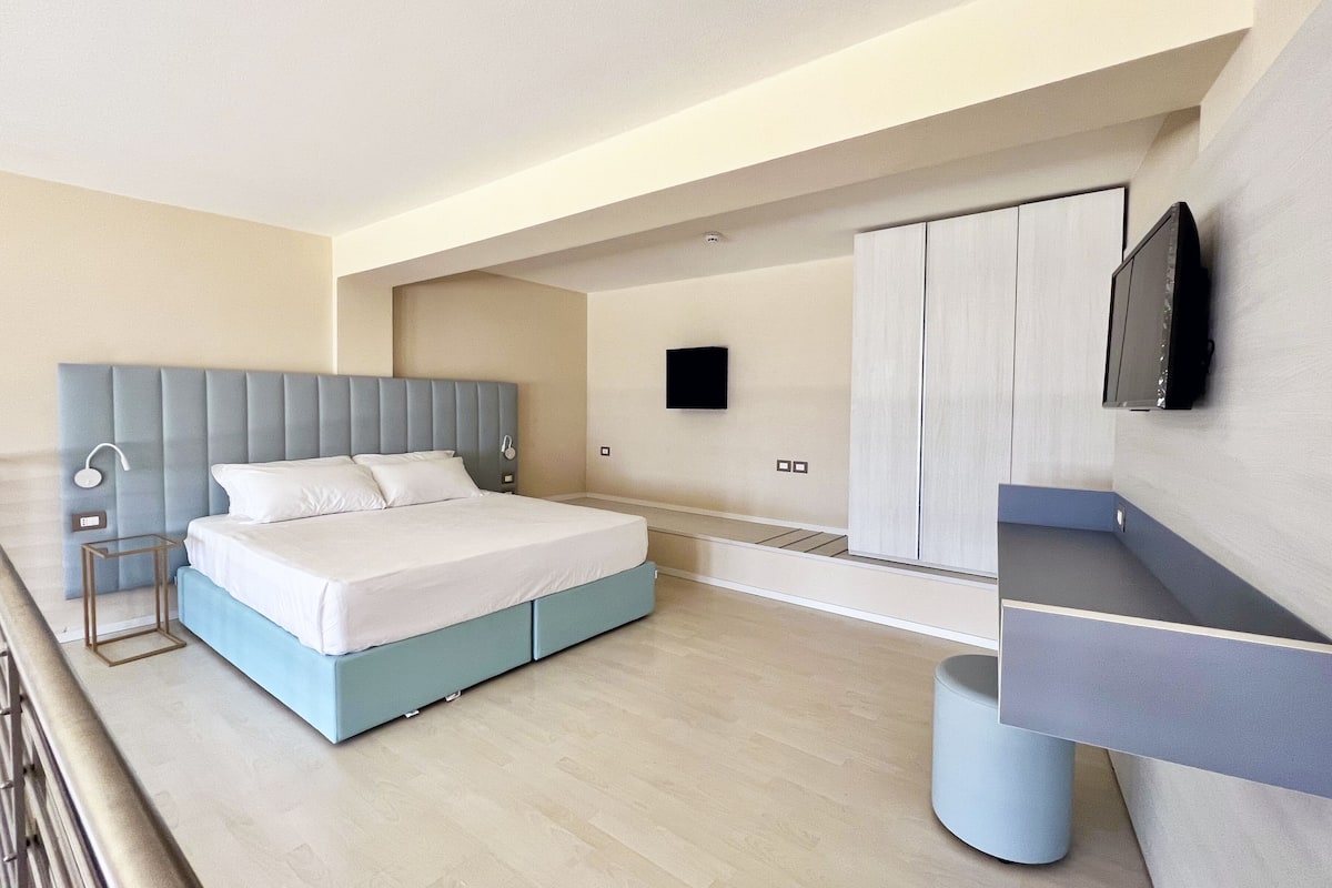 Suite Junior con Patio | Een bureau, wifi, beddengoed