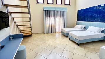 Desk, WiFi, bed sheets