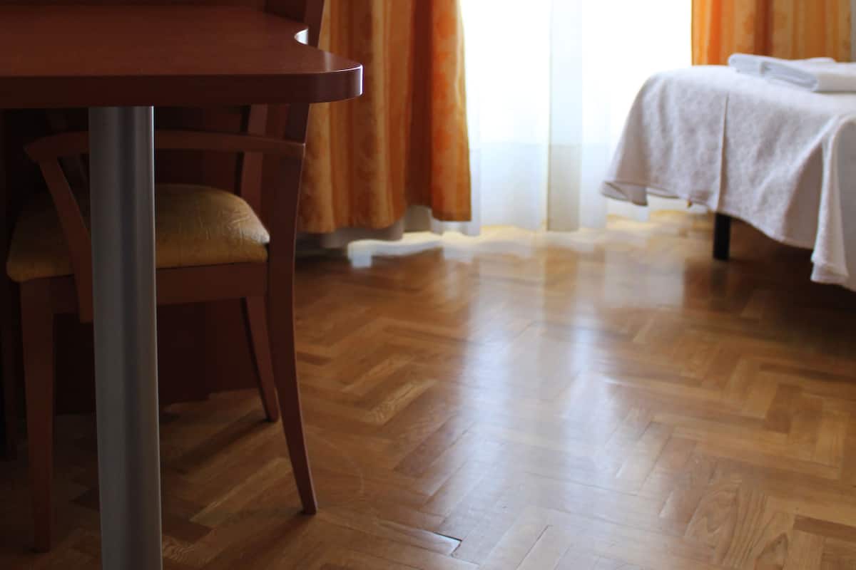 Single Room (interior)