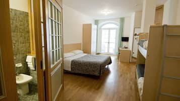 Quadruple Room | Minibar, desk, free WiFi, bed sheets