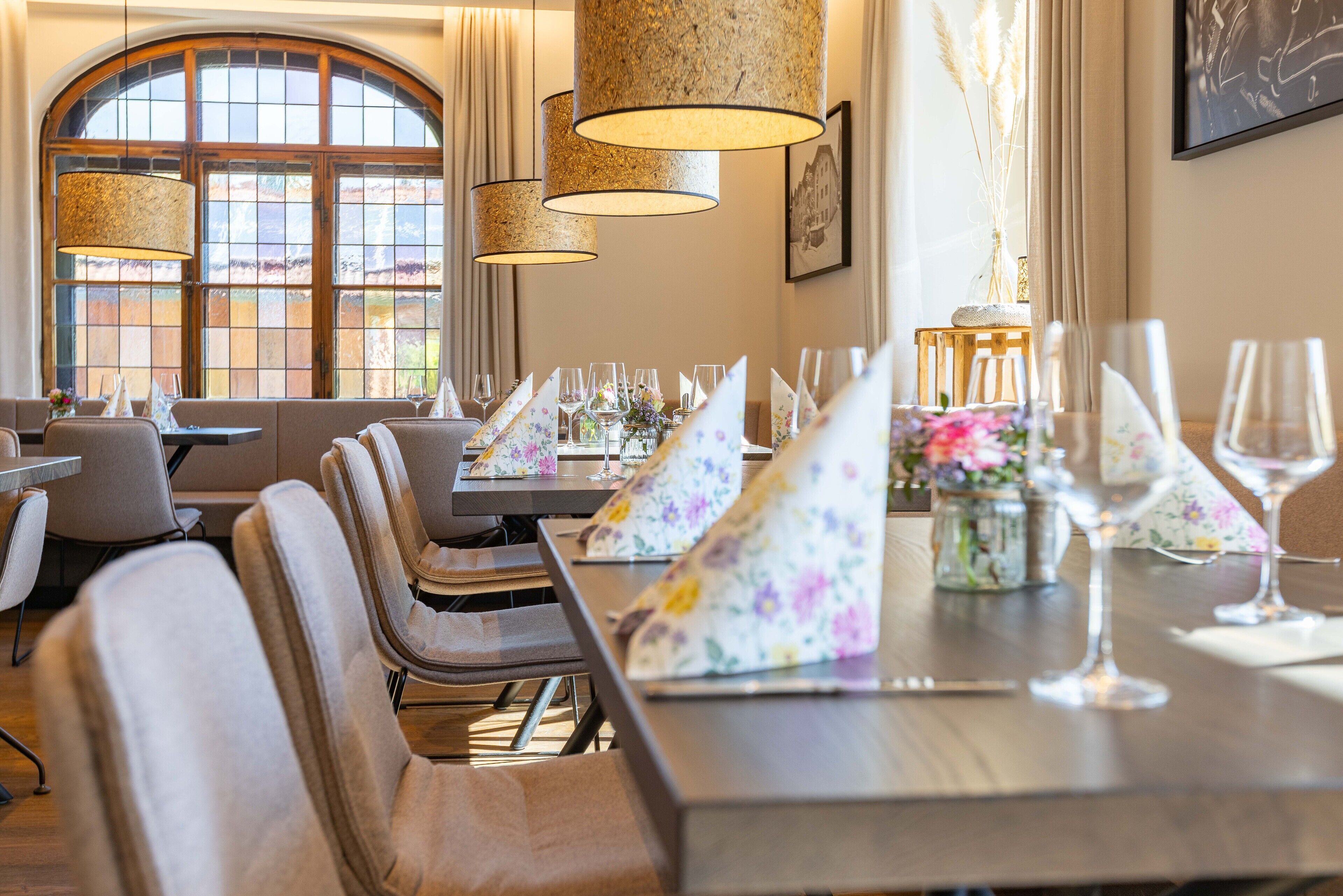 朝食、ランチ、ディナーに営業 (郷土料理)