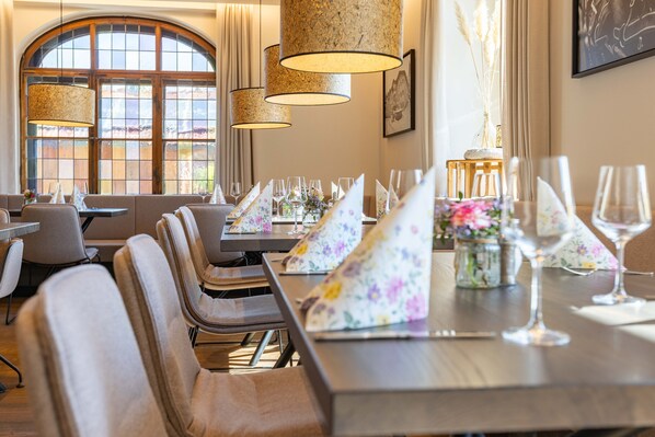 Breakfast, lunch, dinner served; Regional cuisine - Hotel am Wald (Bad Toelz)