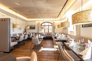 Breakfast, lunch, dinner served; Regional cuisine  - Hotel am Wald (Bad Toelz)