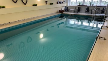 Indendørs pool