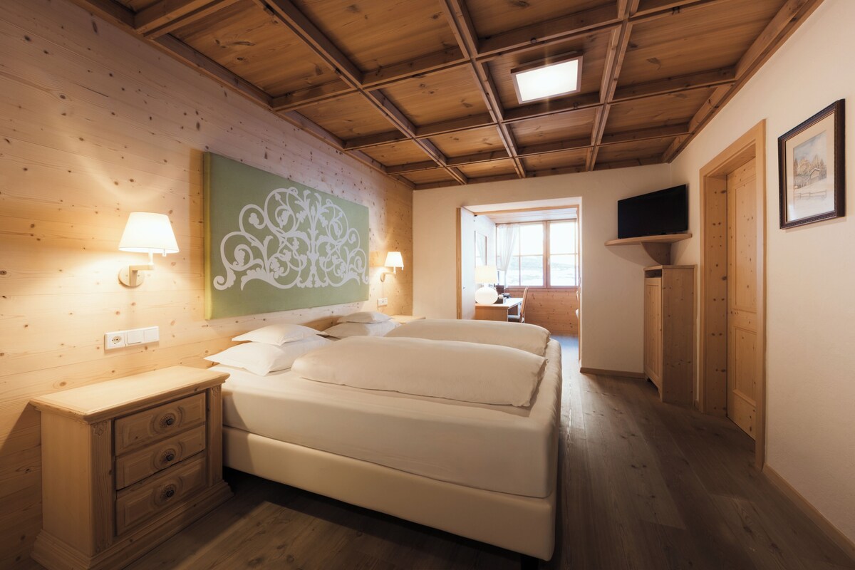 Suite | Minibar, in-room safe, desk, soundproofing