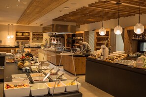 Breakfast buffet - Ciasa Salares (Badia)