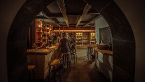 3 か所のレストラン : ランチ、ディナーに営業
