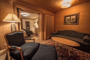Minibar, in-room safe, desk, soundproofing
