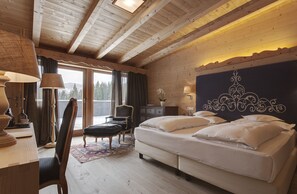 Junior Suite (Double Occupancy) | Minibar, in-room safe, desk, soundproofing