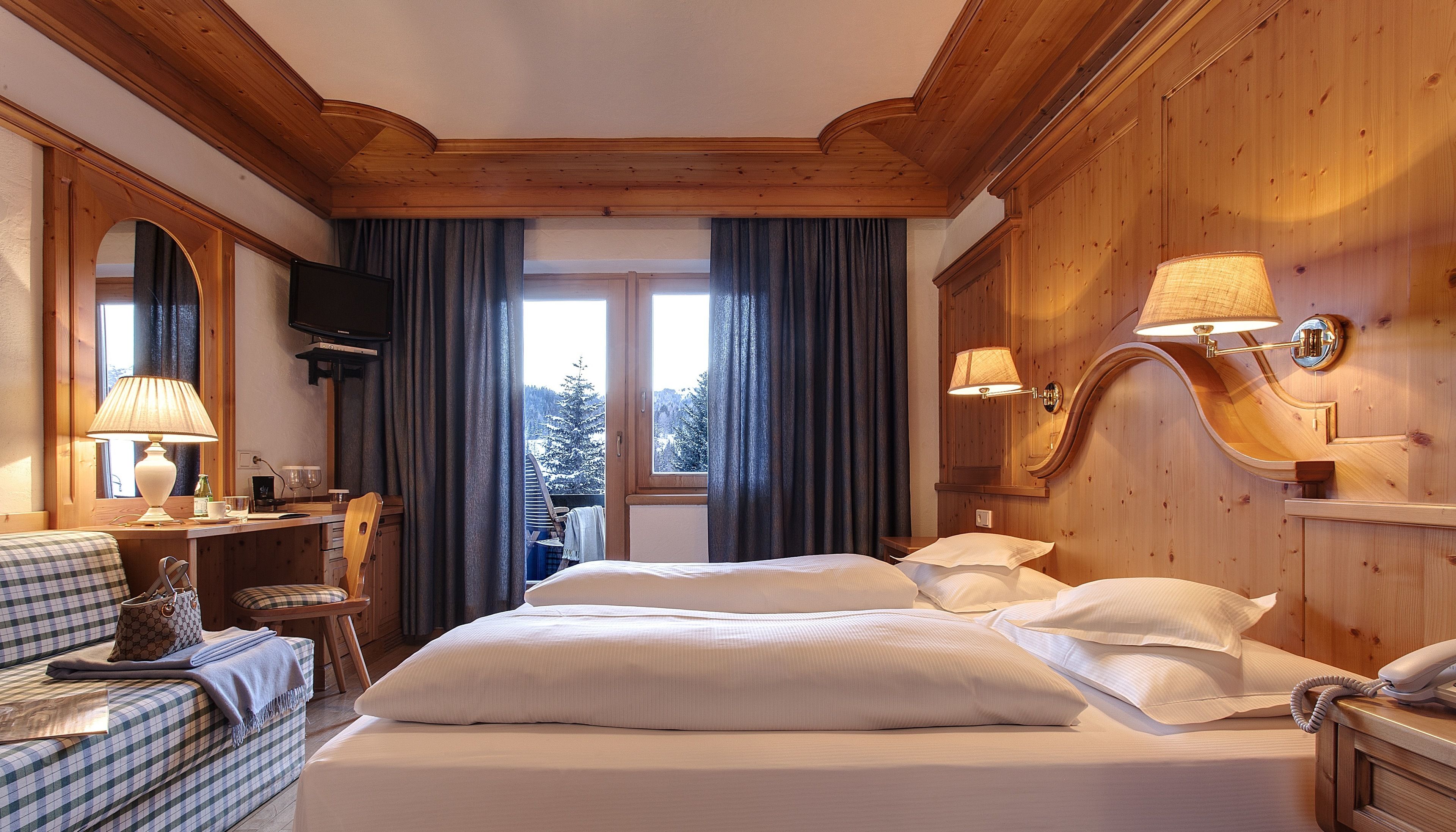 standard double room | minibar, in-room safe, desk, soundproofing