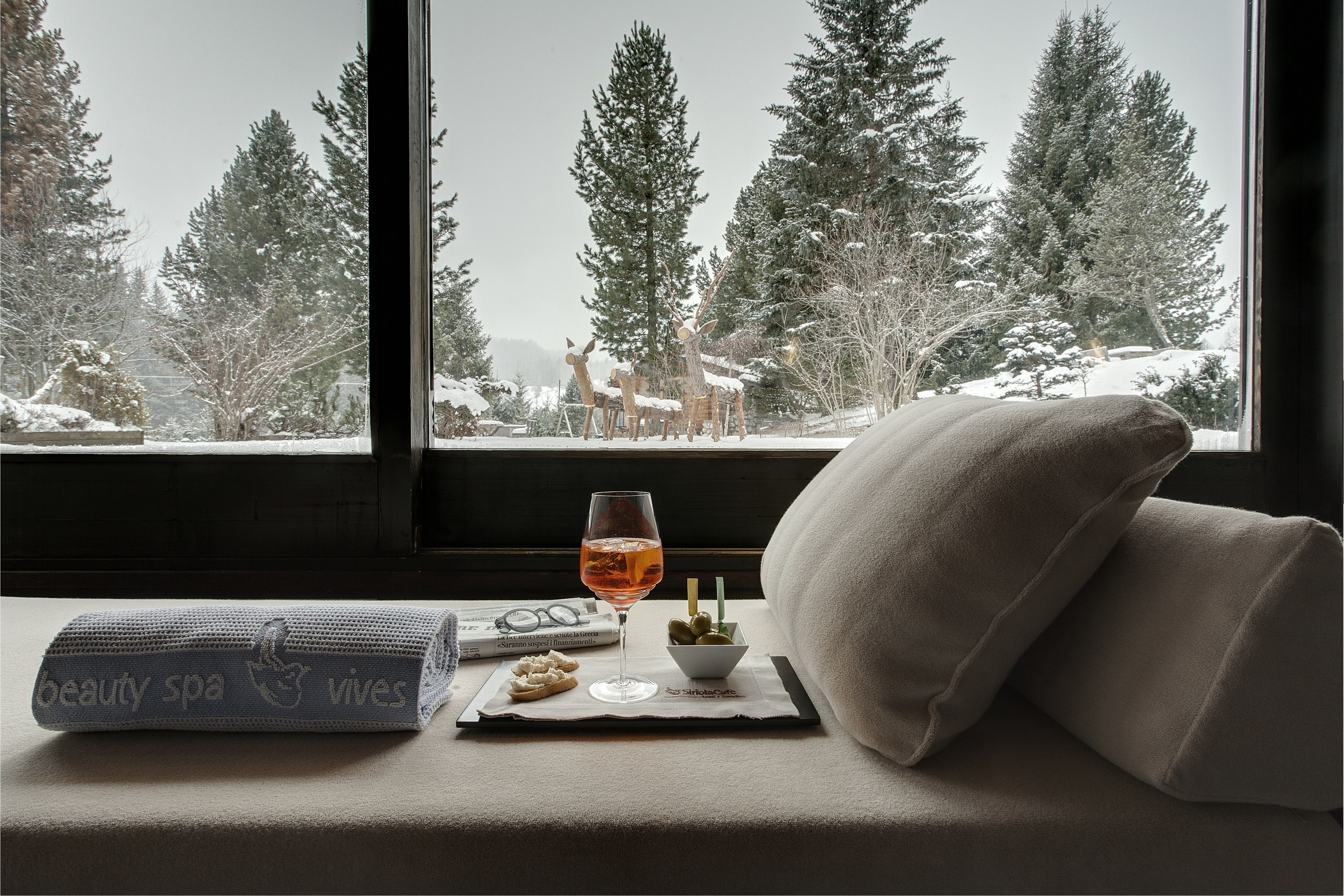 迷你吧、客房内保险箱、办公桌、隔音