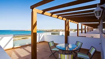 Superior appartement, uitzicht op zee | Terras