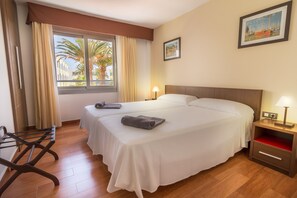 Premium bedding, pillowtop beds, in-room safe, desk - Hotel LIVVO Corralejo Beach (La Oliva)