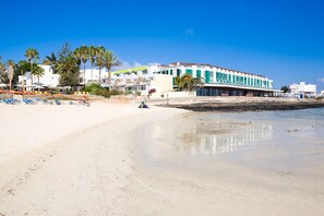 On the beach - Hotel LIVVO Corralejo Beach (La Oliva)