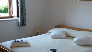 Apartment, 2 Bedrooms (4 pax - Fuxia) | 1 bedroom, Egyptian cotton sheets, premium bedding, down duvets - Immobiliare Podere 13 (Orbetello)