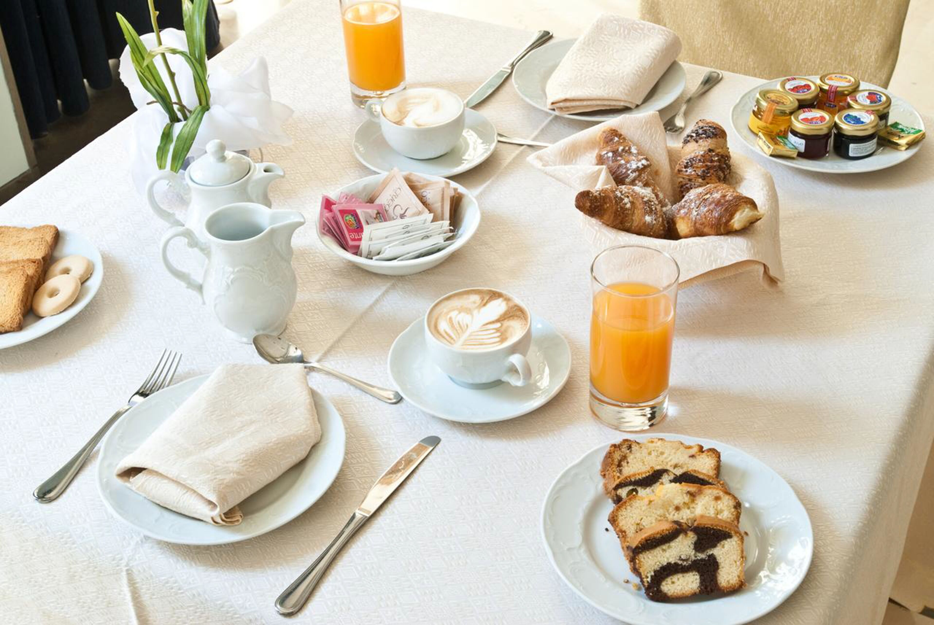 Bữa sáng kiểu Âu hàng ngày với phụ phí nhỏ 