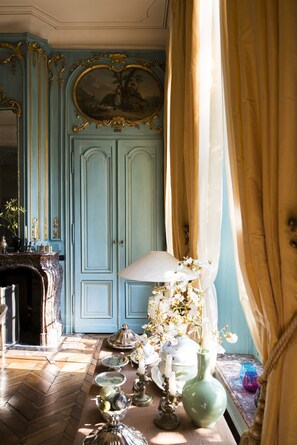 Petit déjeuner complet (25 EUR par personne)