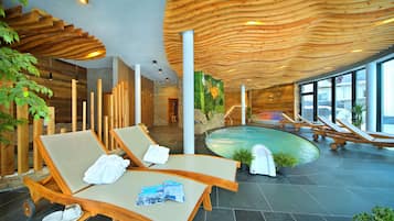 Indoor spa tub