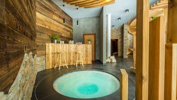 Indoor spa tub